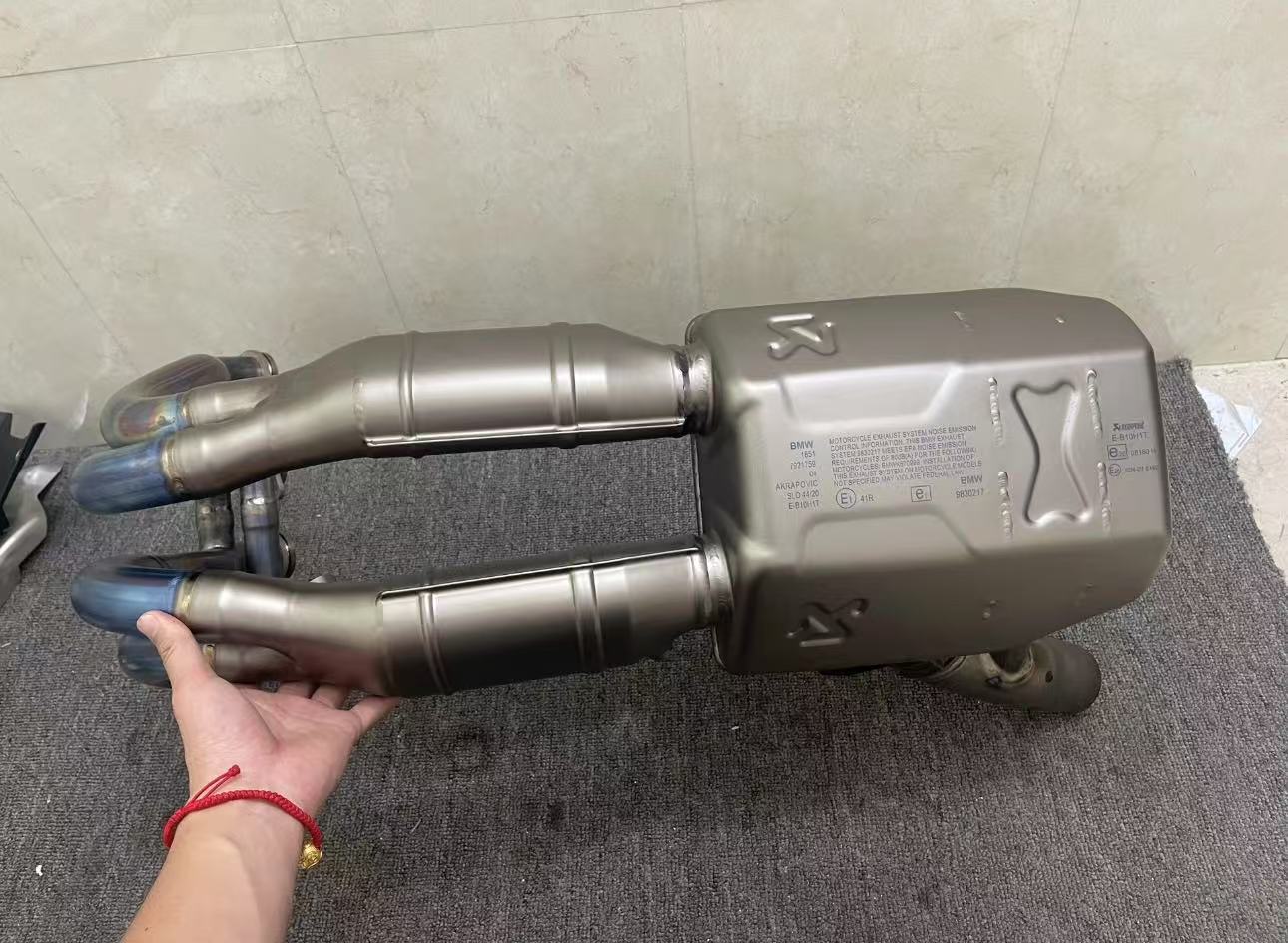 Suitable for exhaust of S100RR from 2020 to 2024